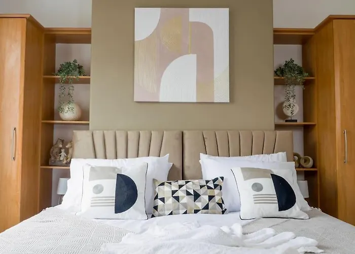 Heart Of Saltburn, Free Parking, Family Stays, Contractors - Scandi
