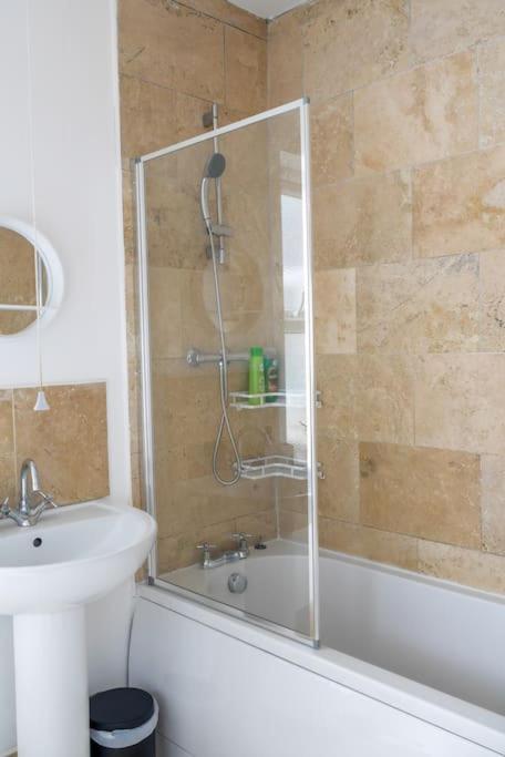 Heart Of Saltburn, Free Parking, Family Stays, Contractors - Scandi Apartment *